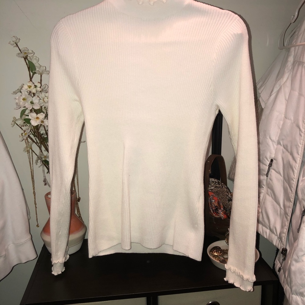 Frilly Turtleneck - Picture 4 of 4